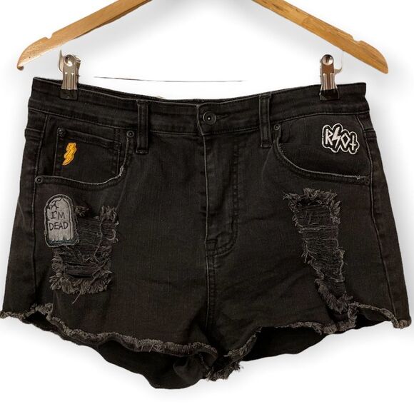 BLACKHEART embroidered patch high rise jean shorts - Picture 1 of 8